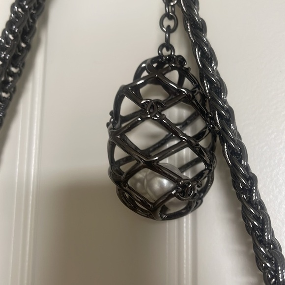 - Elegant Silver Quilted Shoulder Bag - Picture 4 of 17